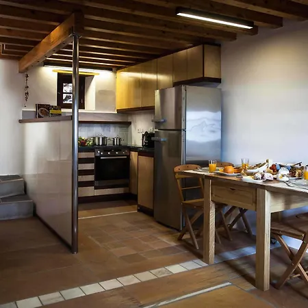 House In The Castle Appartement *