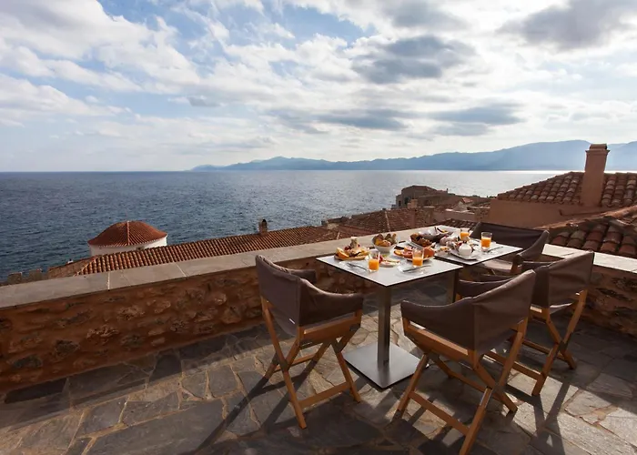 House In The Castle מונמבאסיה